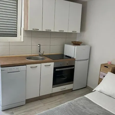 Sweet Apartment *